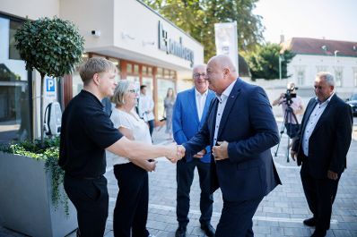Am 19. August 2025 besuchte Bundeskanzler Christian Stocker (im Bild) die Gemeinde Lanzenkirchen.