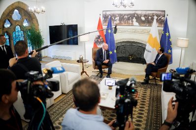 Am 21. August 2025 reiste Bundeskanzler Christian Stocker (2.v.r.) zu einem mehrt&auml;gigen Arbeitsbesuch nach Zypern. Im Bild beim Arbeitsgespr&auml;ch mit dem Pr&auml;sidenten von Zypern, Nikos Christodoulidis (r.).