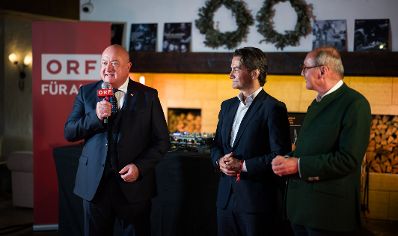 Am 28. August 2025 nahm Bundeskanzler Christian Stocker (l.) am mehrt&auml;gigen Forum Alpbach teil. Im Bild beim Abendempfang mit ORF-Generaldirektor Roland Wei&szlig;mann (m.) und Pr&auml;sident des European Forum Alpbach Othmar Karas (r.).