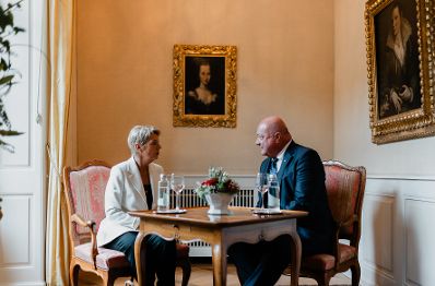Am 28. August 2025 reiste Bundeskanzler Christian Stocker (r.) zu einem Arbeitsbesuch in die Schweiz. Im Bild mit Bundespr&auml;sidentin Karin Keller-Sutter (l.).