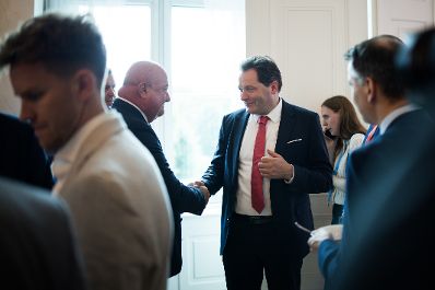 Am 2. September 2025 fand im Bundeskanzleramt die Klausurtagung der Bundesregierung statt. Im Bild Bundeskanzler Christian Stocker (m.l.) und Bundesminister Norbert Totschnig(m.r.).