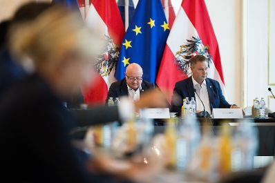 Am 2. September 2025 fand im Bundeskanzleramt die Klausurtagung der Bundesregierung statt. Im Bild Bundeskanzler Christian Stocker (2.v.r.) und Vizekanzler Andreas Babler (r.).