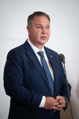 Am 2. September 2025 fand im Bundeskanzleramt die Klausurtagung der Bundesregierung statt. Im Bild Vizekanzler Andreas Babler beim Doorstep.