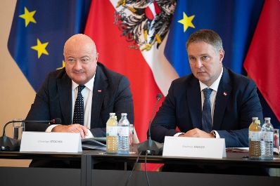 Am 2. September 2025 fand im Bundeskanzleramt die Klausurtagung der Bundesregierung statt. Im Bild Bundeskanzler Christian Stocker (l.) und Vizekanzler Andreas Babler (r.).