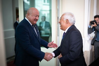 Am 3. September 2025 empfing Bundeskanzler Christian Stocker (l.) den Pr&auml;sidenten des Europ&auml;ischen Rates Ant&oacute;nio Costa (m.) zu einem Arbeitsgespr&auml;ch.