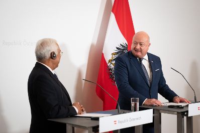 Am 3. September 2025 empfing Bundeskanzler Christian Stocker (r.) den Pr&auml;sidenten des Europ&auml;ischen Rates Ant&oacute;nio Costa (l.) zu einem Arbeitsgespr&auml;ch. Im Bild bei der anschlie&szlig;enden Pressekonferenz.