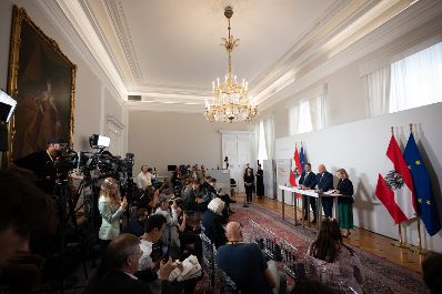 Am 3. September 2025 nahmen Bundeskanzler Christian Stocker, Vizekanzler Andreas Babler und Bundesministerin Beate Meinl-Reisinger am Pressefoyer nach dem Ministerrat teil.