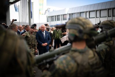 Am 4. September 2025 besuchte Bundeskanzler Christian Stocker (m.l.) die Rieder Messe.