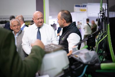 Am 4. September 2025 besuchte Bundeskanzler Christian Stocker (2.v.r.) die Rieder Messe.