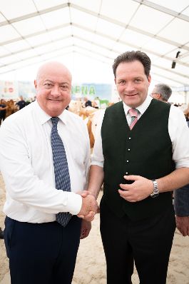 Am 4. September 2025 besuchte Bundeskanzler Christian Stocker (l.) die Rieder Messe. Im Bild mit Bundesminister Norbert Totschnig (r.).
