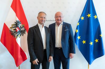 Am 5. September 2025 empfing Bundeskanzler Christian Stocker (r.) den Vorstandsvorsitzenden der OMV Alfred Stern (l.) zu einem Arbeitsgespr&auml;ch.
