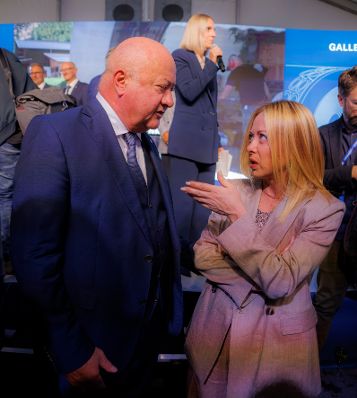 Am 18. September 2025 nahm Bundeskanzler Christian Stocker (l.) an der Durchschlagsfeier des Erkundungsstollen vom Brenner Basistunnel an der Grenze zwischen &Ouml;sterreich und Italien teil. Im Bild mit der Ministerpr&auml;sidentin von Italien Giorgia Meloni (r.).