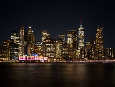 Am 22. September 2025 nahm Bundeskanzler Christian Stocker gemeinsam mit Bundespr&auml;sident Alexander van der Bellen und Bundesministerin Beate Meinl-Reisinger an der Er&ouml;ffnung der UNO Generalversammlung in New York teil.