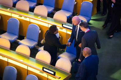 Am 22. September 2025 nahm Bundeskanzler Christian Stocker (2.v.l.) gemeinsam mit Bundespr&auml;sident Alexander van der Bellen und Bundesministerin Beate Meinl-Reisinger an der Er&ouml;ffnung der UNO Generalversammlung in New York teil.