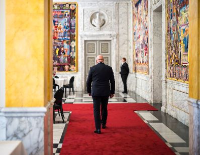 Am 1. Oktober 2025 nahm Bundeskanzler Christian Stocker (m.) am mehrt&auml;gigen EU-Gipfel der Staats- und Regierungschefs in Kopenhagen teil.