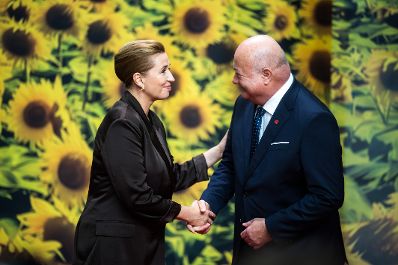 Am 1. Oktober 2025 nahm Bundeskanzler Christian Stocker (r.) am mehrt&auml;gigen EU-Gipfel der Staats- und Regierungschefs in Kopenhagen teil. Im Bild mit der Ministerpr&auml;sidentin von D&auml;nemark Mette Frederiksen (l.).