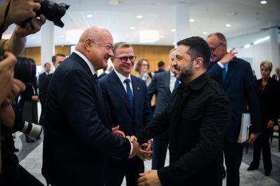 Am 1. Oktober 2025 nahm Bundeskanzler Christian Stocker (l.) am mehrt&auml;gigen EU-Gipfel der Staats- und Regierungschefs in Kopenhagen teil. Im Bild mit dem Pr&auml;sidenten der Ukraine Wolodymyr Selenskyji (r.).