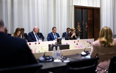 Am 1. Oktober 2025 nahm Bundeskanzler Christian Stocker (2.v.l.) am mehrt&auml;gigen EU-Gipfel der Staats- und Regierungschefs in Kopenhagen teil. Im Bild bei einem Arbeitsgespr&auml;ch mit der Ministerpr&auml;sidentin von Italien Giorgia Meloni (r.).