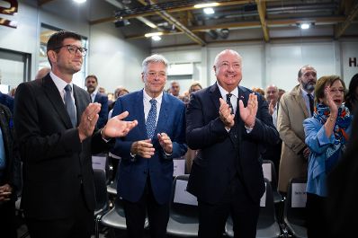 Am 3. Oktober 2025 nahm Bundeskanzler Christian Stocker (r.) am 71. &Ouml;sterreichischen Gemeindetag in Klagenfurt teil. Im Bild mit dem Landeshauptmann von K&auml;rnten Peter Kaiser (m.).