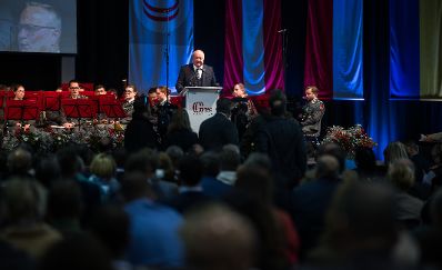 Am 3. Oktober 2025 nahm Bundeskanzler Christian Stocker (m.) am 71. &Ouml;sterreichischen Gemeindetag in Klagenfurt teil.