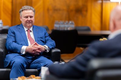 Am 8. Oktober 2025 empfing Bundeskanzler Christian Stocker (r.) den B&uuml;rgermeister von Wien Michael Ludwig (l.) zu einem Arbeitsgespr&auml;ch.