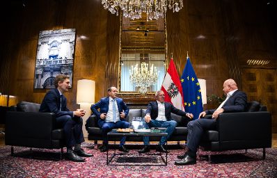 Am 8. Oktober 2025 empfing Bundeskanzler Christian Stocker (r.) den Landeshauptmann der Steiermark Mario Kunasek (m.r.) zu einem Arbeitsgespr&auml;ch.