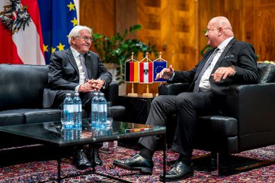 Am 21. Oktober 2025 empfing Bundeskanzler Christian Stocker (r.) den deutschen Bundespr&auml;sidenten Frank-Walter Steinmeier (l.) zu einem Arbeitsgespr&auml;ch.