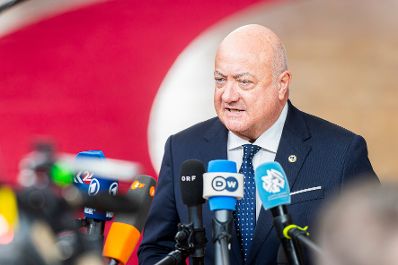 Am 23. Oktober 2025 nahm Bundeskanzler Christian Stocker (im Bild) an dem Treffen der EU-Staats- und Regierungschefs in Br&uuml;ssel teil. Im Bild beim Doorstep.