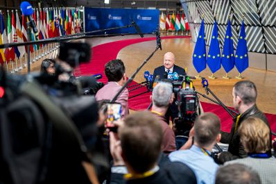 Am 23. Oktober 2025 nahm Bundeskanzler Christian Stocker (im Bild) an dem Treffen der EU-Staats- und Regierungschefs in Br&uuml;ssel teil. Im Bild beim Doorstep.