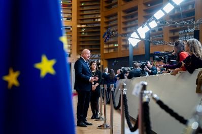 Am 23. Oktober 2025 nahm Bundeskanzler Christian Stocker (im Bild) an dem Treffen der EU-Staats- und Regierungschefs in Br&uuml;ssel teil. Im Bild beim Doorstep.