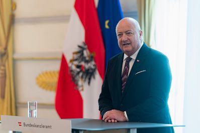 Am 26. Oktober 2025 lud Bundeskanzler Christian Stocker (im Bild) anl&auml;sslich des Nationalfeiertags Besucherinnen und Besucher zum Tag der offenen T&uuml;r ins Bundeskanzleramt.