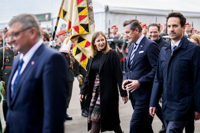 Am 26. Oktober 2025 fand anl&auml;sslich des Nationalfeiertages die traditionelle Kranzniederlegung im Weihraum am Wiener Heldenplatz statt. Im Bild Bundesministerin Claudia Plakolm (l.), Bundesminister Peter Hanke (m.) und Bundesminister Christoph Wiederkehr (r.).