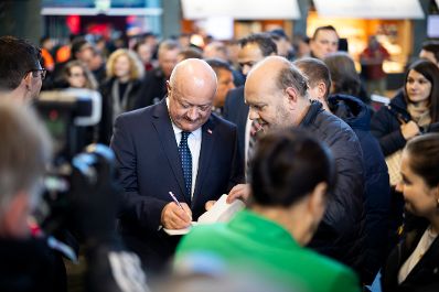 Am 12. Dezember 2025 nahm Bundeskanzler Christian Stocker (m.l.) an der Er&ouml;ffnung der Koralmbahn teil.
