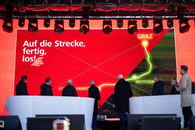 Am 12. Dezember 2025 nahm Bundeskanzler Christian Stocker an der Er&ouml;ffnung der Koralmbahn teil.