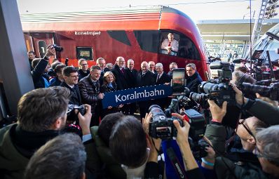 Am 12. Dezember 2025 nahm Bundeskanzler Christian Stocker an der Er&ouml;ffnung der Koralmbahn teil.