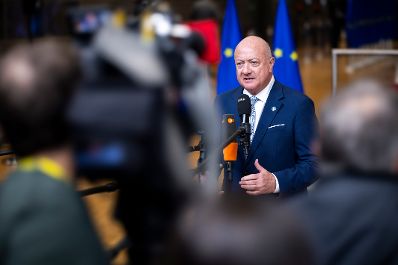 Am 17. Dezember 2025 nahm Bundeskanzler Christian Stocker (im Bild) an dem Treffen der EU-Staats- und Regierungschefs in Br&uuml;ssel teil. Im Bild beim Doorstep.