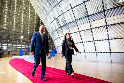 Am 17. Dezember 2025 nahm Bundeskanzler Christian Stocker (2.v.r.) an dem Treffen der EU-Staats- und Regierungschefs in Br&uuml;ssel teil. Im Bild beim Doorstep.