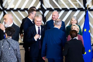 Am 17. Dezember 2025 nahm Bundeskanzler Christian Stocker (5.v.r.) an dem Treffen der EU-Staats- und Regierungschefs in Br&uuml;ssel teil.