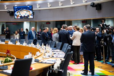 Am 17. Dezember 2025 nahm Bundeskanzler Christian Stocker (l.) an dem Treffen der EU-Staats- und Regierungschefs in Br&uuml;ssel teil.