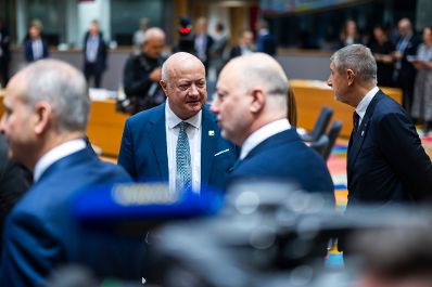 Am 17. Dezember 2025 nahm Bundeskanzler Christian Stocker (m.) an dem Treffen der EU-Staats- und Regierungschefs in Br&uuml;ssel teil.