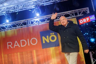 Am 27.12.2025 besuchte Bundeskanzler Christian Stocker (im Bild) das Damen-Ski-Weltcuprennen am Semmering.