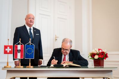 Am 15. J&auml;nner 2026 empfing Bundeskanzler Christian Stocker (l.) den Bundespr&auml;sidenten der Schweiz Guy Parmelin (r.) zu einem Arbeitsgespr&auml;ch.