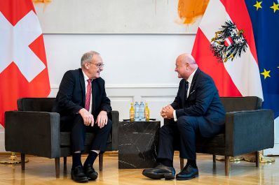 Am 15. J&auml;nner 2026 empfing Bundeskanzler Christian Stocker (r.) den Bundespr&auml;sidenten der Schweiz Guy Parmelin (l.) zu einem Arbeitsgespr&auml;ch.