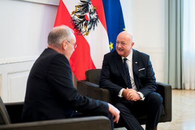 Am 15. J&auml;nner 2026 empfing Bundeskanzler Christian Stocker (r.) den Bundespr&auml;sidenten der Schweiz Guy Parmelin (l.) zu einem Arbeitsgespr&auml;ch.