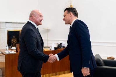 Am 15. J&auml;nner 2026 empfing Bundeskanzler Christian Stocker (l.) den CEO der Wiener B&ouml;rse Christoph Boschan (r.) und den CEO von Wienerberger Heimo Scheuch zu einem Arbeitsgespr&auml;ch.