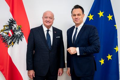 Am 15. J&auml;nner 2026 empfing Bundeskanzler Christian Stocker (l.) den CEO der Wiener B&ouml;rse Christoph Boschan (r.) und den CEO von Wienerberger Heimo Scheuch zu einem Arbeitsgespr&auml;ch.
