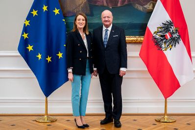 Am 16. J&auml;nner 2026 empfing Bundeskanzler Chistian Stocker (r.) die Pr&auml;sidentin des Europ&auml;ischen Parlaments Roberta Metsola (l.) im Bundeskanzleramt.