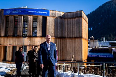Am 20. J&auml;nner 2026 nahm Bundeskanzler Christian Stocker (r.) am Weltwirtschaftsforum in Davos teil.