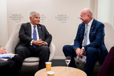 Am 21. J&auml;nner 2026 nahm Bundeskanzler Christian Stocker (r.) am Weltwirtschaftsforum in Davos teil. Im Bild mit dem Pr&auml;sident Panamas, Jos&eacute; Ra&uacute;l Mulino (l.).
