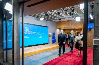 Am 22. J&auml;nner 2026 reiste Bundeskanzler Christian Stocker (m.) nach Br&uuml;ssel und nahm am EU-Sondergipfel teil.